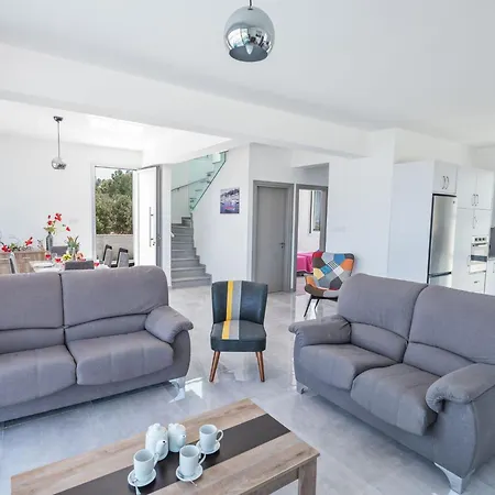 Clea,stunning 4bdr Villa, Seaviews